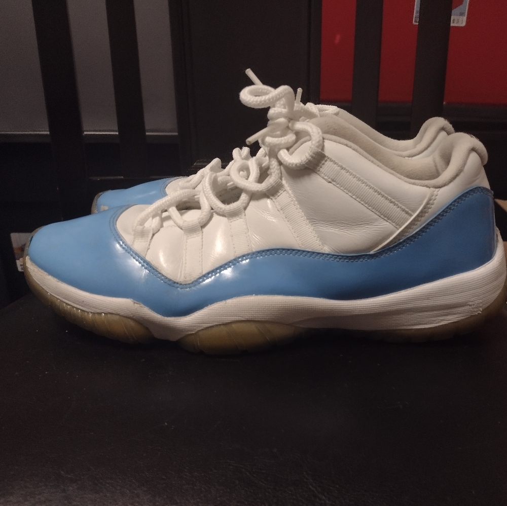 Jordan 11 Low UNC